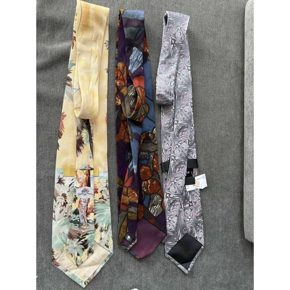Tommy Bahama Tropical Neck Tie, Van Heusen, International Passport‎ 100% Silk